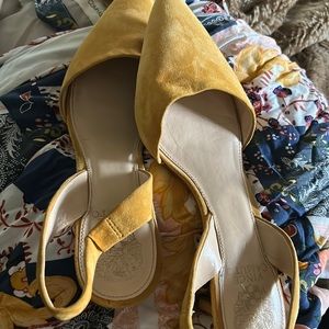 Vince Camuto golden mustard sling backs Sz 9. TRENDING COLOR